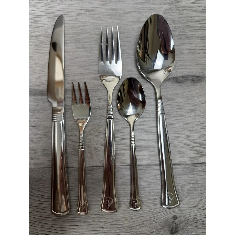 DUCKS UNLIMITED 70 PIECE UNUSED FLATWARE SET Service For 12